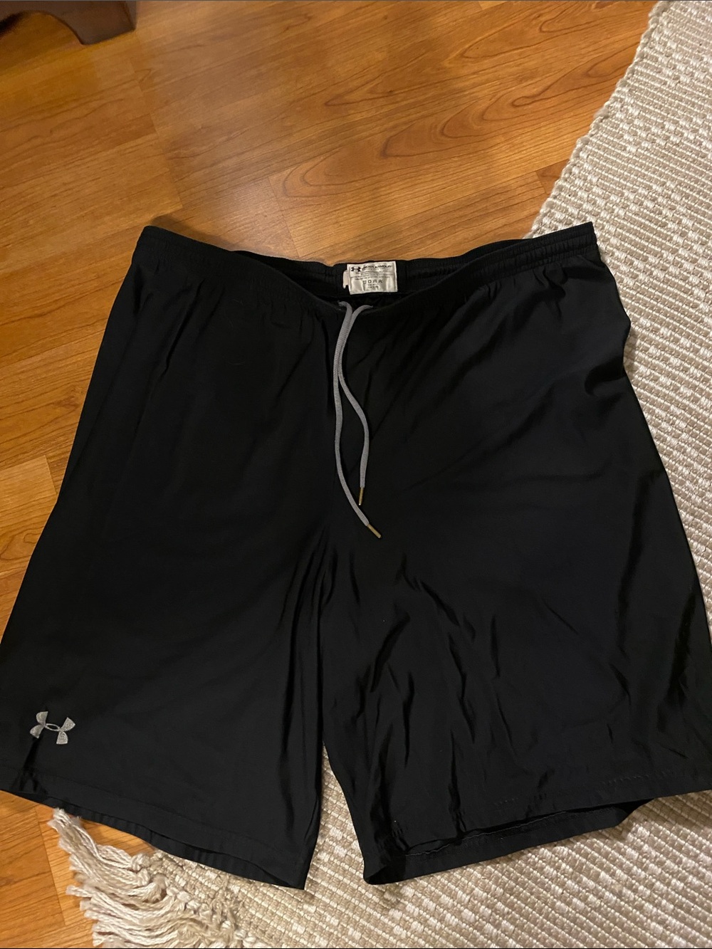 Under Armour Men’s Black Athletic Training Shorts with Gray Drawcord L